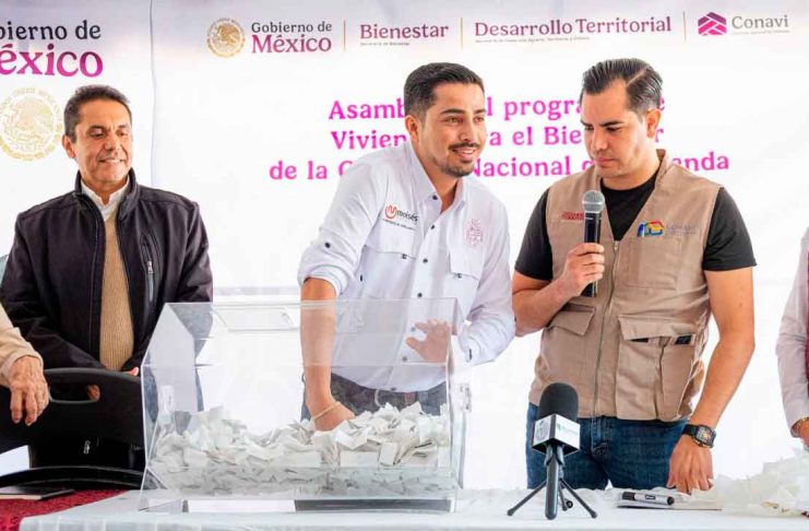 Moisés Navarro encabeza sorteo de viviendas para sectores prioritarios