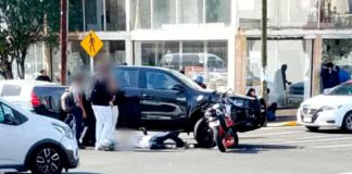 Se registra choque entre moto y camioneta en Calzada Ventura Puente de Morelia