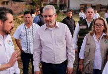 Bedolla y Zoé Robledo visitan predio para construcción de UMF en Nuevo Parangaricutiro