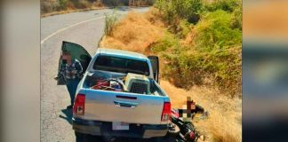 Choque entre camioneta y moto deja 2 lesionadas en la Tiquicheo-Tuzantla