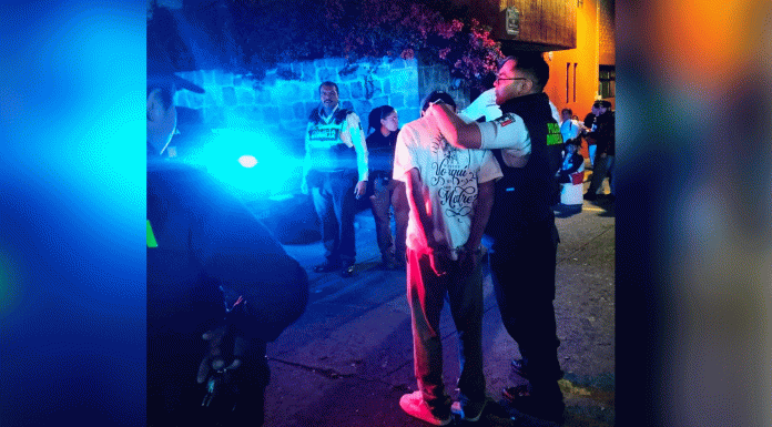 Detienen a hombre que presuntamente detonó cohetón que generó lesiones a un peregrinos