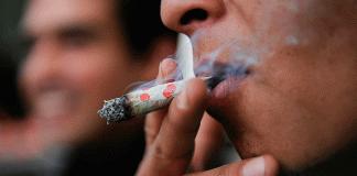 Adultos superan a adolescentes en consumo de drogas ilegales en México