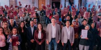 Gladyz Butanda entrega escrituras a 300 familias morelianas