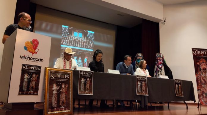 Nuevo San Juan Parangaricutiro se llena de tradición con la Competencia de Kurpites