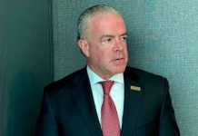 Emiten orden de aprehensión contra Raúl Rocha, dueño de Miss Universo, por tráfico de armas de fuego e hidrocarburos