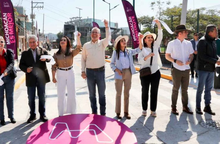 Avanzan obras complementarias del teleférico de Uruapan; inaugura Bedolla calles y canchas deportivas