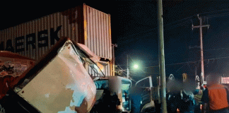 Camión es embestido por el ferrocarril en Tzurumútaro