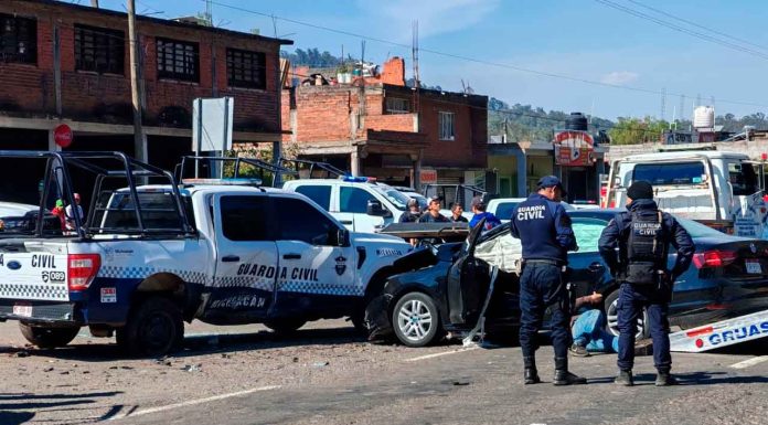 Choque vehicular múltiple deja 8 heridos en Tzurumútaro; patrulla de la GC está involucrada