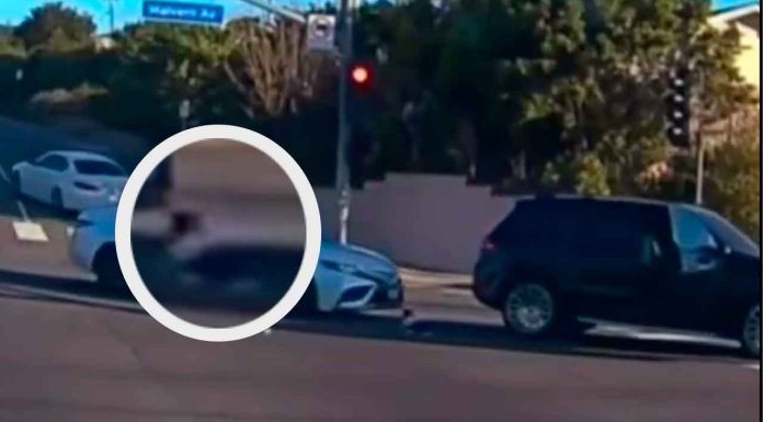 Bebé sufre caída desde un vehículo en movimiento en calles de Fullerton