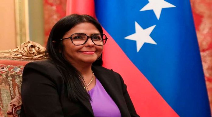 Delcy Rodríguez afirma que Venezuela no está gobernada por “ningún agente extranjero” y responde a advertencias de Trump