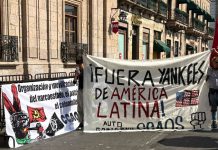 Por segundo sábado consecutivo integrantes del CCAOS se manifiestan afuera de Palacio de Gobierno