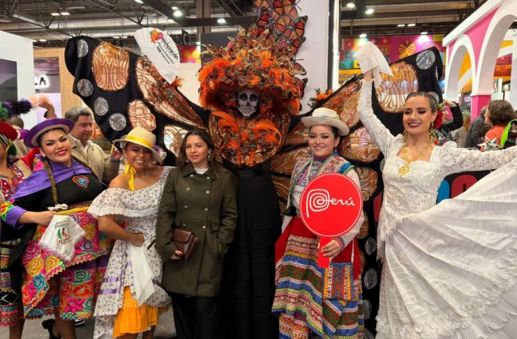 Catrina Monarca de la Sectur enamora al turismo europeo en la Fitur 2026