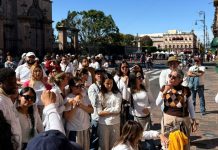 Con marcha personas sordas e intérpretes de lengua de señas exigen justicia por Víctor Manuel, Anayeli y Megan