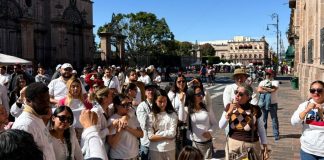 Con marcha personas sordas e intérpretes de lengua de señas exigen justicia por Víctor Manuel, Anayeli y Megan