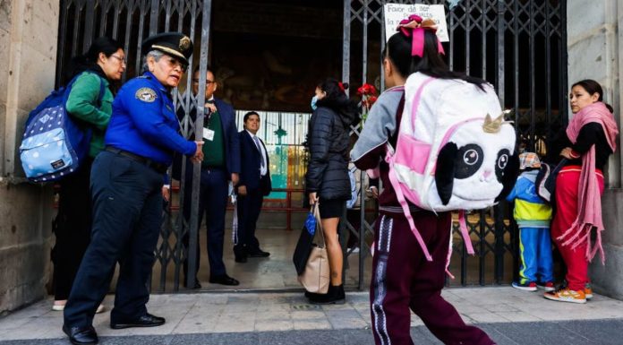 Más de 900 mil alumnos regresan mañana a las aulas; continúa el horario de invierno