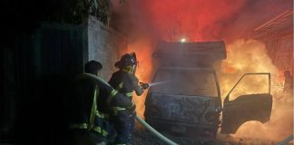 Arde camioneta en Zitácuaro