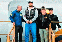 Jefe del FBI regresa a Estados Unidos tras la entrega de un fugitivo buscado internacionalmente