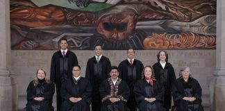 Reciben jueces nueve camionetas, cada una costo un millón