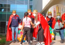 Barragán ayuda a los Reyes Magos a llevar alegría a niñas y niños del Hospital Infantil de Morelia