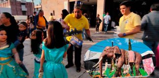 Decenas de niñas y niños comienzan a llegar para la Cabalgata de Los Reyes Magos en Morelia