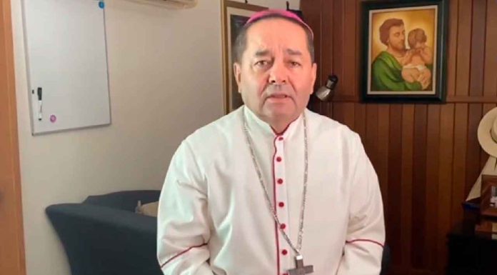 Arzobispo confirma entrega de camionetas en administraciones pasadas