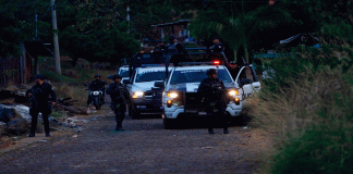 Detienen a siete presuntos delincuentes con armas y droga.