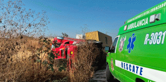 Volcadura de tráiler paraliza parcialmente la carretera La Piedad-Yurécuaro