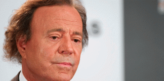 Fiscalía de España cierra investigación contra Julio Iglesias por presuntas agresiones