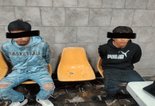 Detienen a dos adolescentes con cartuchos, cargadores y un aditamento lanza granadas, en Uruapan