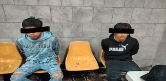 Detienen a dos adolescentes con cartuchos, cargadores y un aditamento lanza granadas, en Uruapan