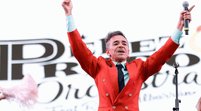 Rubén Albarrán llama “terrorista” a Trump durante concierto en el Zócalo