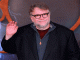 Guillermo del Toro recibe premio en Palm Springs y comparte la pérdida de su hermano