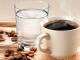 Por qué tomar un vaso de agua antes del café mejora tu experiencia y tu salud
