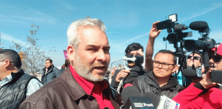 Bedolla dijo no estar al tanto de los mensajes de texto que llegan a nombre de funcionarios “candidateables”