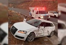 Vehículo sale de la autopista Siglo XXI; no hubo personas lesionadas