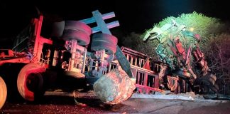 Tractocamión sale de la autopista Siglo XXI; el conductor resultó ileso