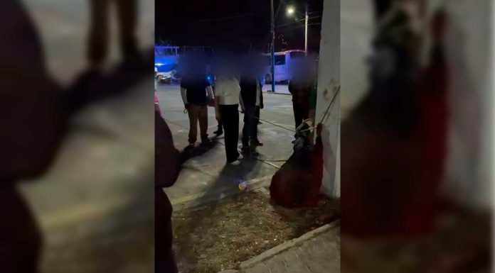 Presunto ladrón atrapado y amarrado a un poste en San Nicolas Obispo