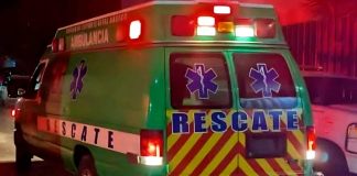 Grave motociclista tras ser impactado y arrollado por combi en Villa Magna, Morelia