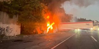VIDEO//Accidente en la Autopista México–Toluca deja tráiler calcinado