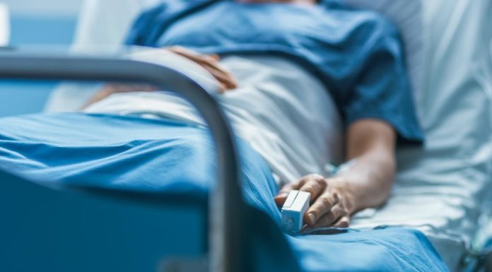 Localizan a un hombre asesinado con arma blanca, frente a hospital del Nueva Italia