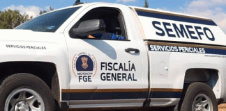 Abandonan tres cadáveres mutilados y encobijados en la carretera Apatzingán–Buenavista