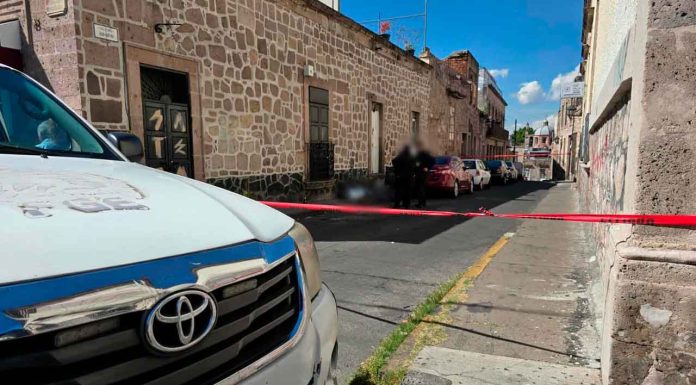 Hombre mu3r3 en el centro de Morelia