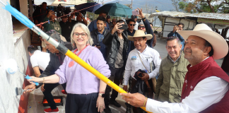 Julio Arreola y Gobierno de México arrancan en Janitzio el programa Rutas Mágicas de Color