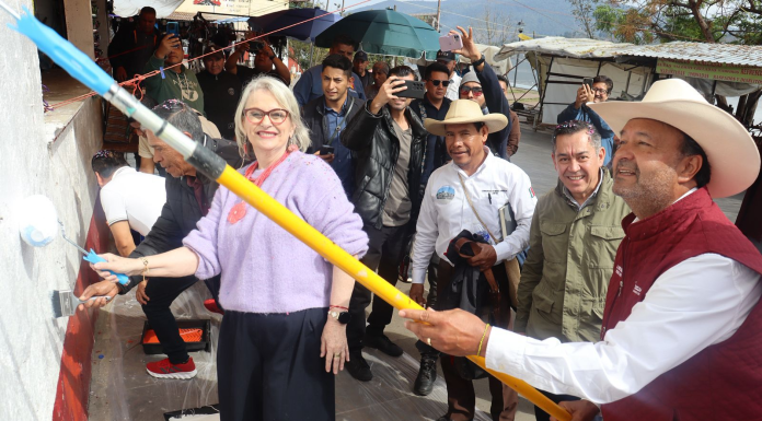 Julio Arreola y Gobierno de México arrancan en Janitzio el programa Rutas Mágicas de Color