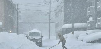 #VIDEO #IMAGENES IMPACTANTES Nevadas históricas paralizan Sapporo, Japón