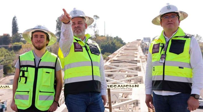 Bedolla supervisa obra del distribuidor de la salida a Pátzcuaro; registra 70 % de avance