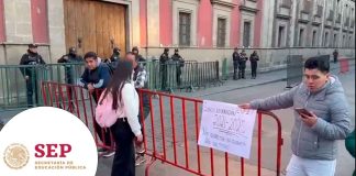 #VIDEO Egresados de Derecho demandan títulos y cédulas profesionales tras años de retraso en Universidad del Bienestar.