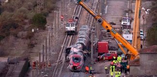 Sube a 42 la cifra de muertos tras accidente de tren en España