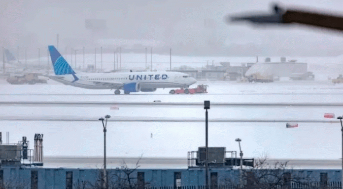 Gran tormenta invernal provoca cancelación de miles de vuelos en Estados Unidos