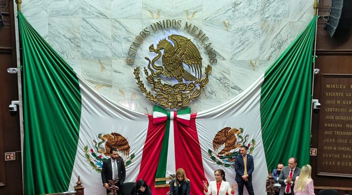 Diputadas toman Mesa Directiva del Congreso de Michoacán en protesta por iniciativa para desincorporar 34 inmuebles